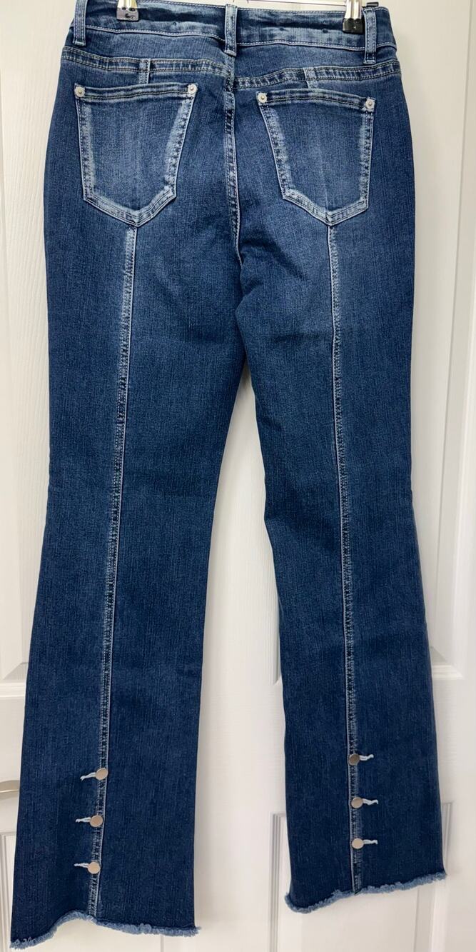 Flamingals XS Medium wash bootcut jeans XS NWT back seam with button accents